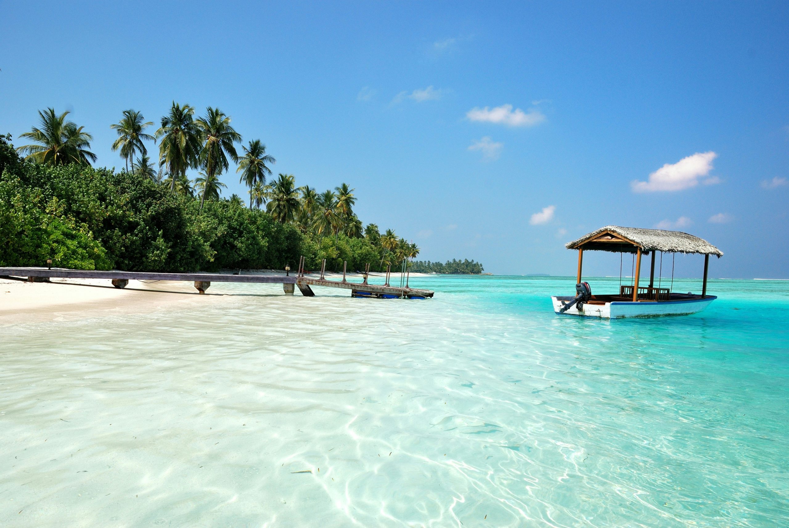 Crystal clear water of Maldives